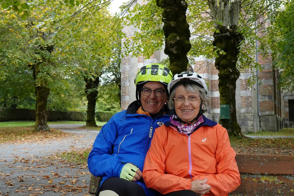 Pique-nique devant l'église de Chapelotte, un peu avant notre arrivée à Morogues